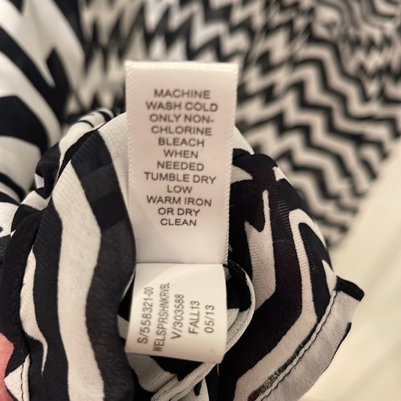 Banana Republic Blouse - Picture 7 of 8